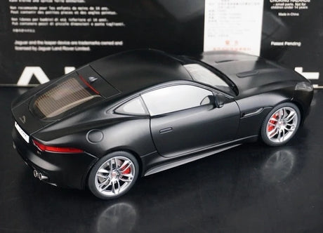[AutoArt] 1:18 Jaguar 2013 F-Type Black Model Car Die-Cast