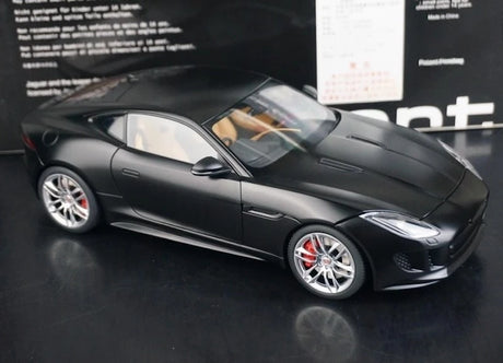 [AutoArt] 1:18 Jaguar 2013 F-Type Black Model Car Die-Cast