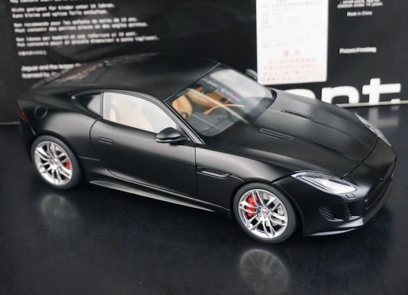 [AutoArt] 1:18 Jaguar 2013 F-Type Black Model Car Die-Cast