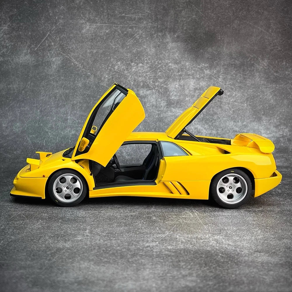 [AutoArt] 1:18 Lamborghini 1994 Diablo SE30 Jota Yellow Model Car Die-Cast