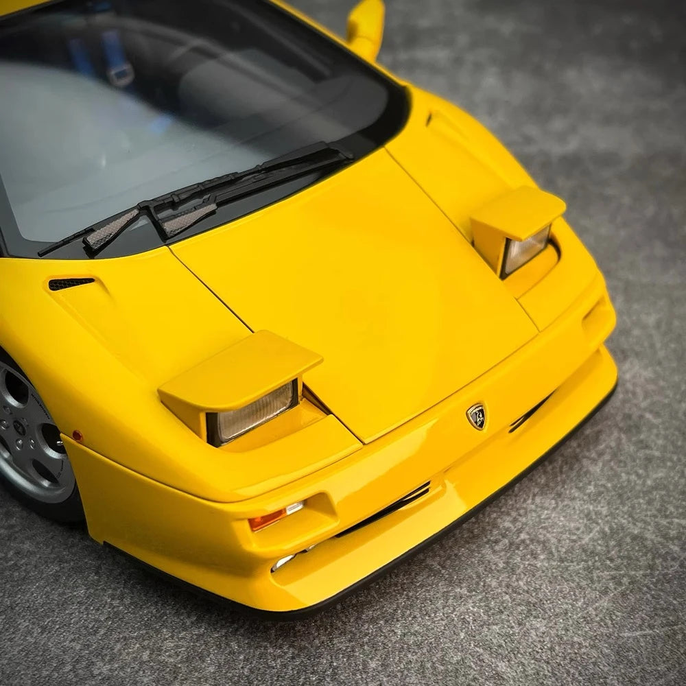 [AutoArt] 1:18 Lamborghini 1994 Diablo SE30 Jota Yellow Model Car Die-Cast