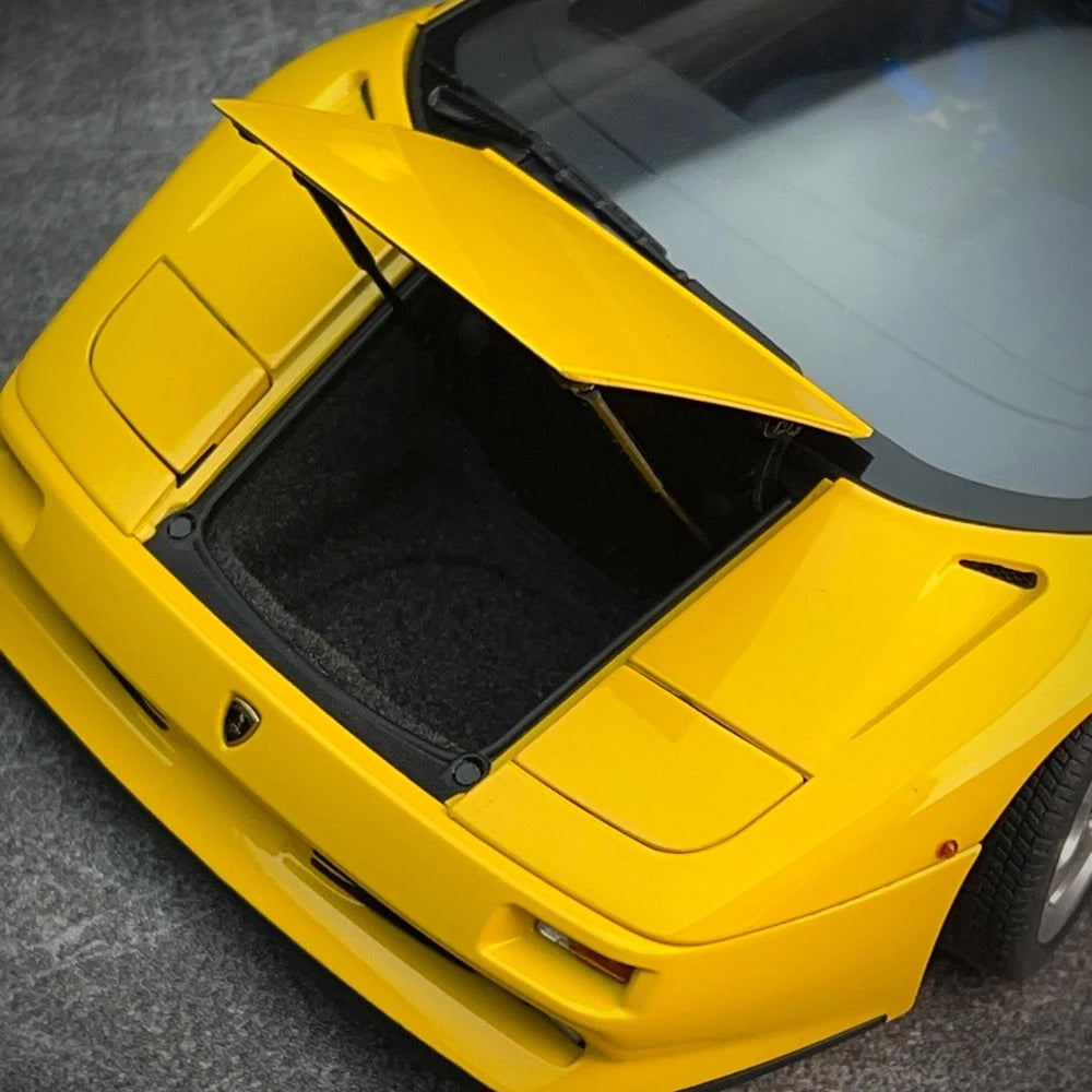 [AutoArt] 1:18 Lamborghini 1994 Diablo SE30 Jota Yellow Model Car Die-Cast
