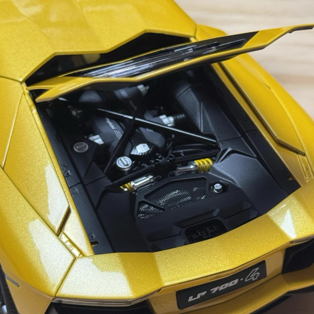 [AutoArt] 1:18 Lamborghini 2011 Aventador LP700-4 Yellow Model Car Die-Cast