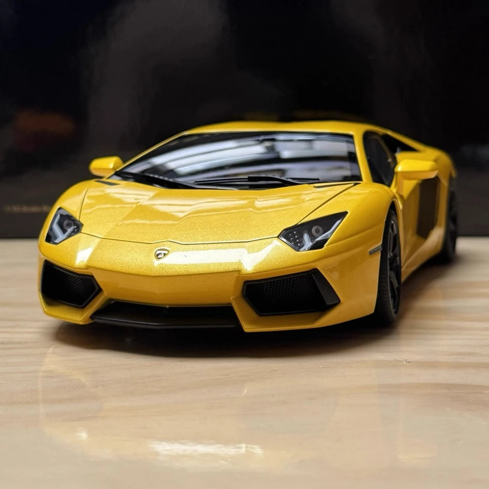 [AutoArt] 1:18 Lamborghini 2011 Aventador LP700-4 Yellow Model Car Die-Cast
