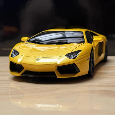 [AutoArt] 1:18 Lamborghini 2011 Aventador LP700-4 Yellow Model Car Die-Cast
