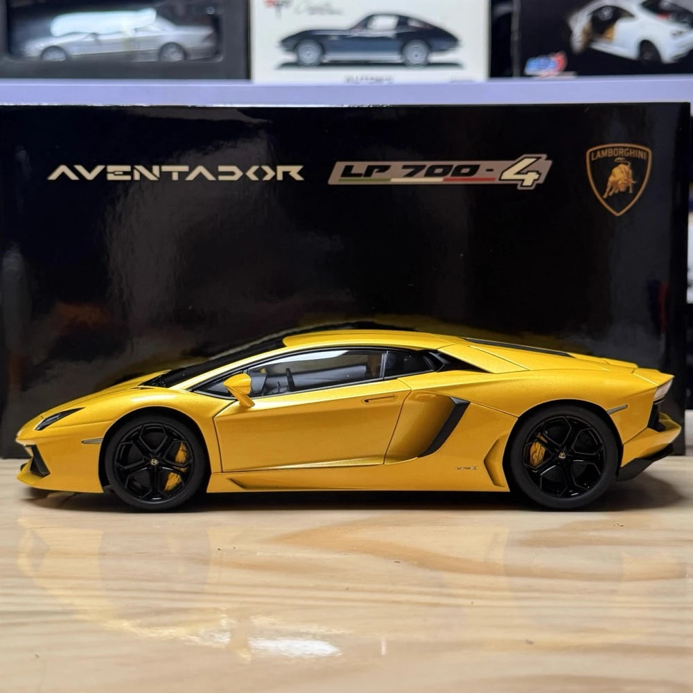 [AutoArt] 1:18 Lamborghini 2011 Aventador LP700-4 Yellow Model Car Die-Cast