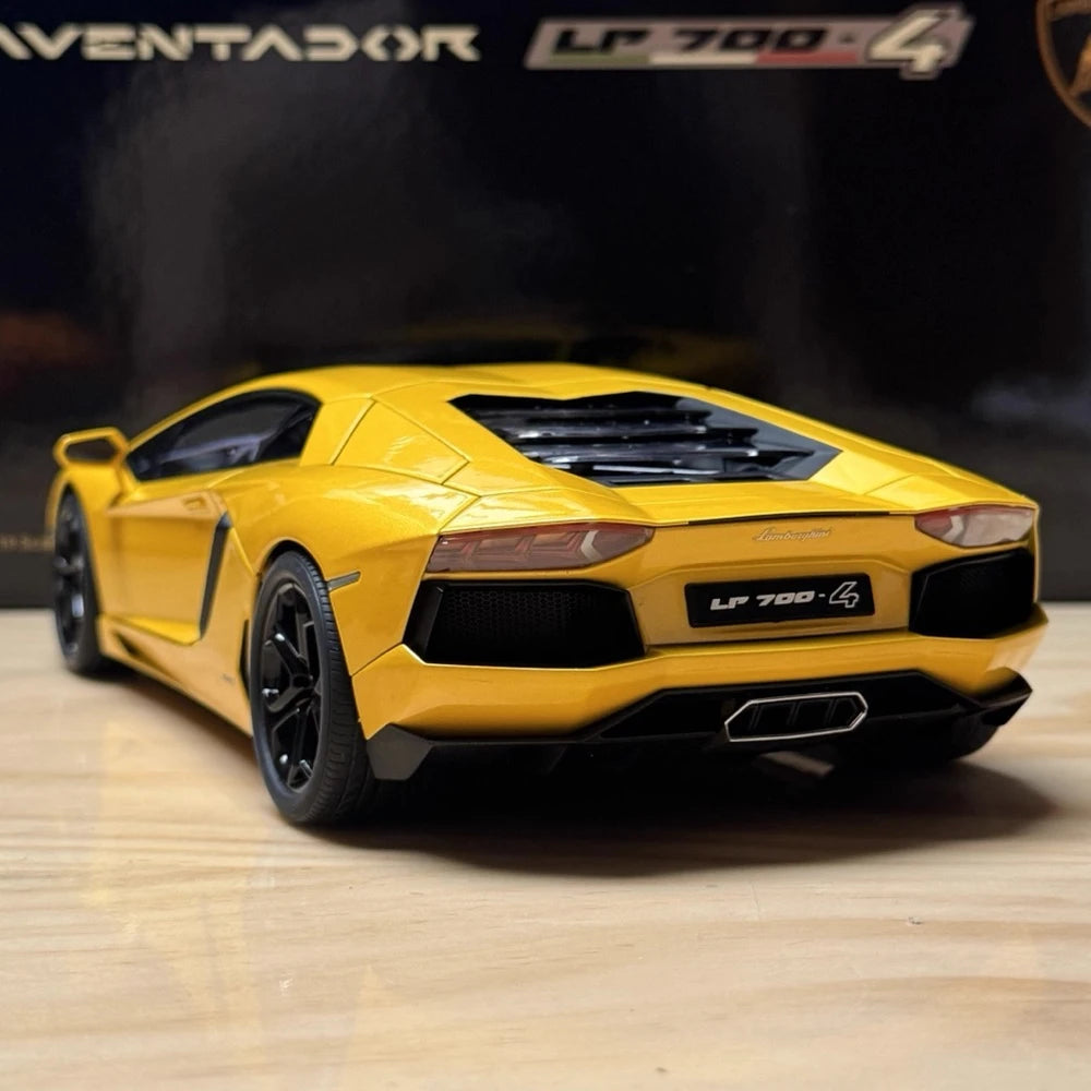 [AutoArt] 1:18 Lamborghini 2011 Aventador LP700-4 Yellow Model Car Die-Cast
