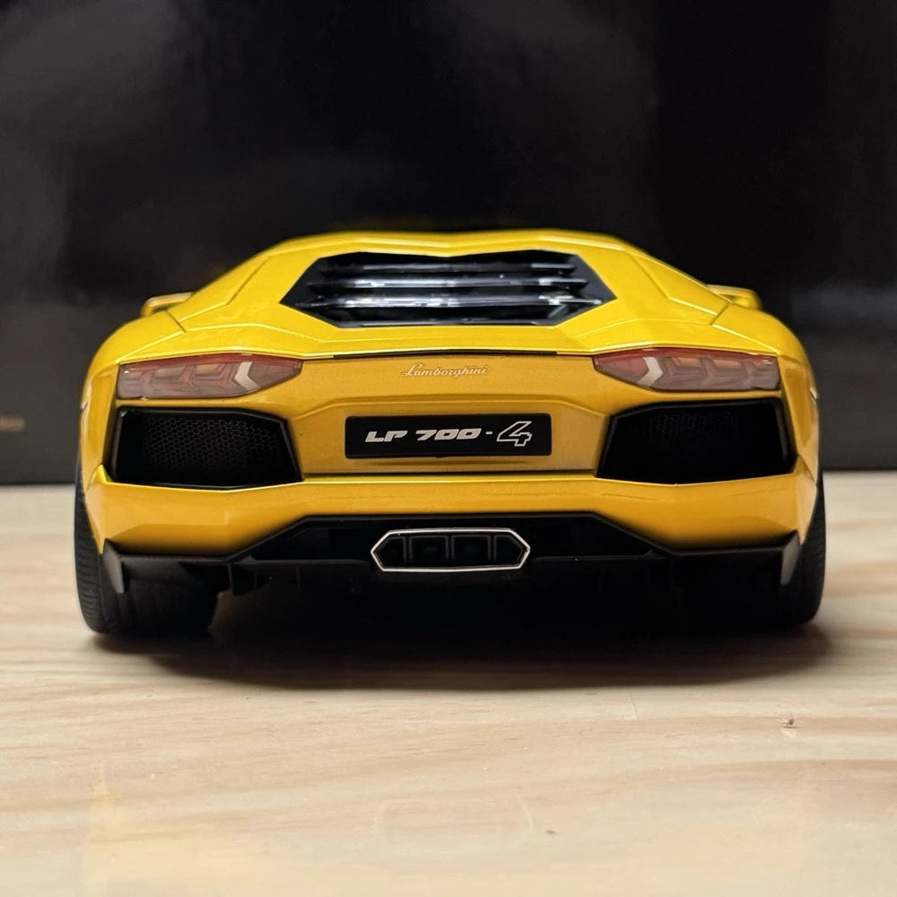 [AutoArt] 1:18 Lamborghini 2011 Aventador LP700-4 geel modelauto Die-Cast