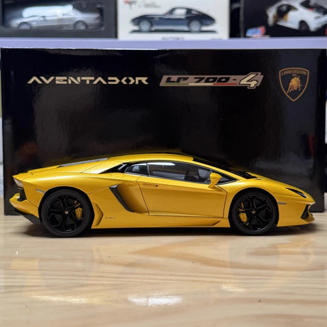 [AutoArt] 1:18 Lamborghini 2011 Aventador LP700-4 Yellow Model Car Die-Cast