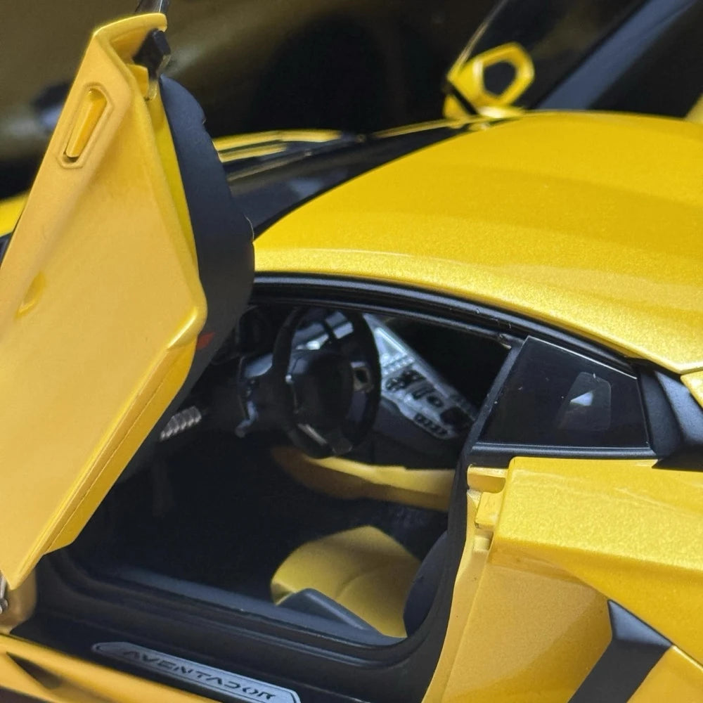 [AutoArt] 1:18 Lamborghini 2011 Aventador LP700-4 geel modelauto Die-Cast