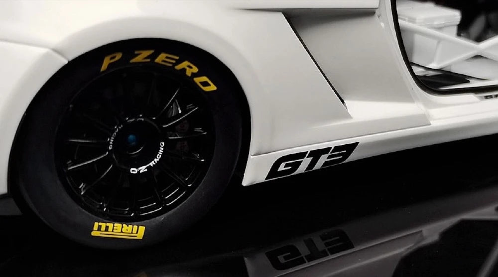 [AutoArt] 1:18 Lamborghini 2013 Gallardo GT3 FL2 White Model Car Die-Cast
