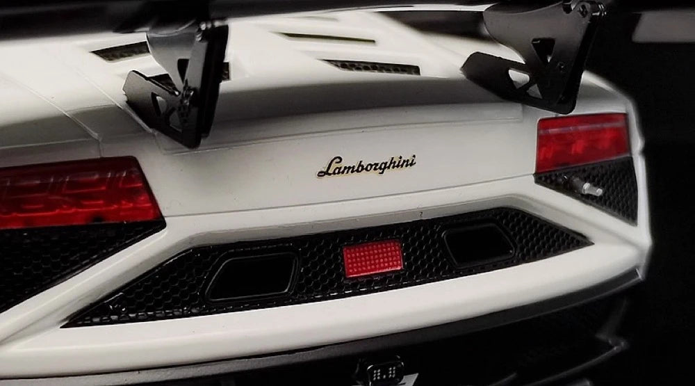[AutoArt] 1:18 Lamborghini 2013 Gallardo GT3 FL2 White Model Car Die-Cast