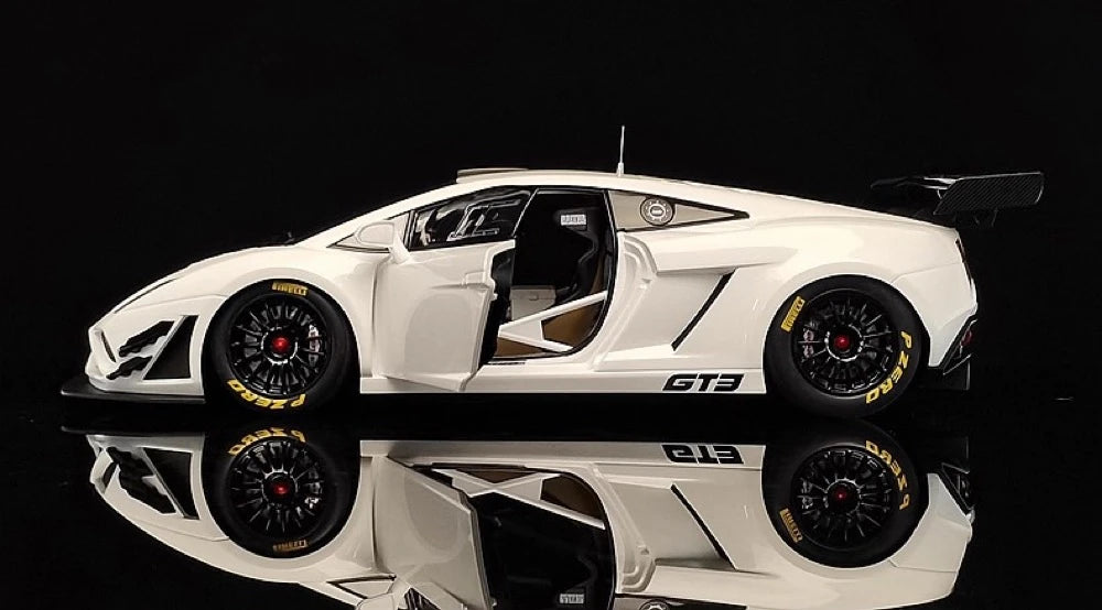 [AutoArt] 1:18 Lamborghini 2013 Gallardo GT3 FL2 White Model Car Die-Cast