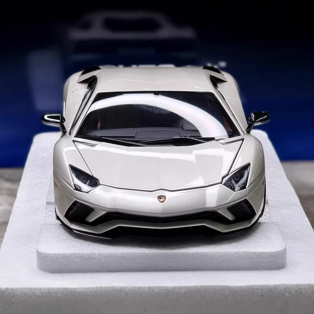 [AutoArt] 1:18 Lamborghini 2017 Aventador S Silver Model Car Die-Cast