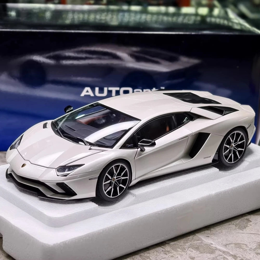 [AutoArt] 1:18 Lamborghini 2017 Aventador S Silver Model Car Die-Cast