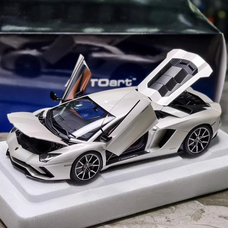 [AutoArt] 1:18 Lamborghini 2017 Aventador S Silver Model Car Die-Cast