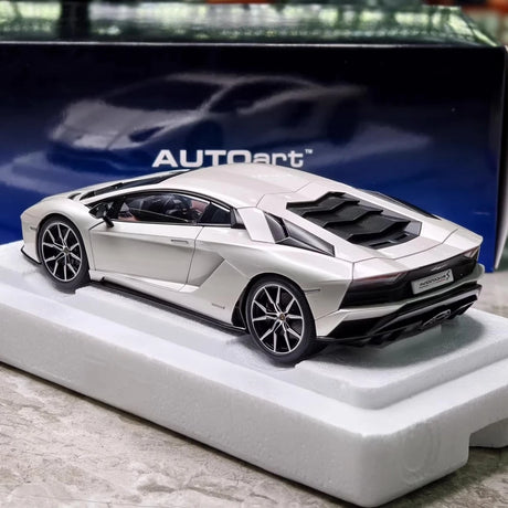 [AutoArt] 1:18 Lamborghini 2017 Aventador S Silver Model Car Die-Cast
