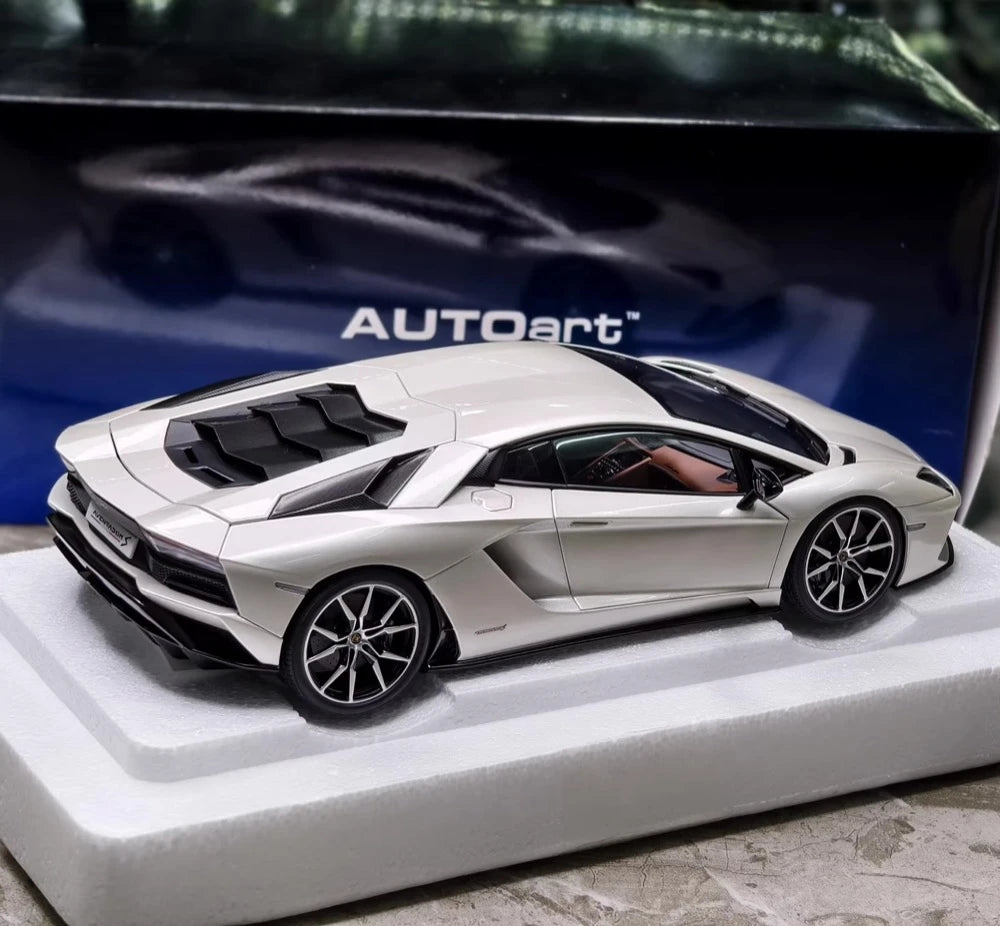 [AutoArt] 1:18 Lamborghini 2017 Aventador S Silver Model Car Die-Cast