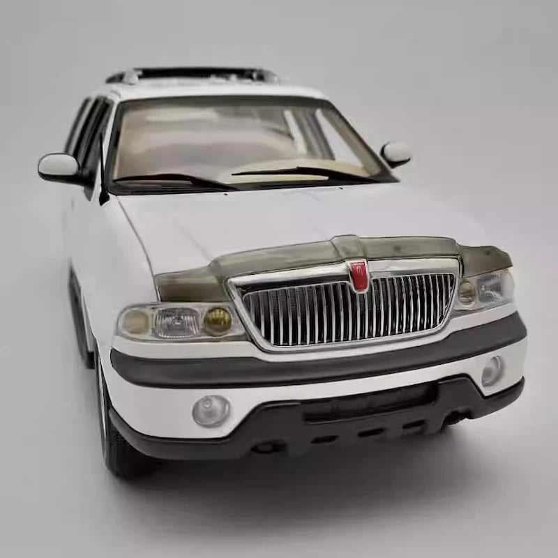 [Autoart] 1:18 Lincoln 2003 Navigator White Model Car Die-Cast