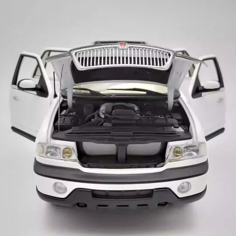 [Autoart] 1:18 Lincoln 2003 Navigator White Model Car Die-Cast