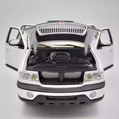 [Autoart] 1:18 Lincoln 2003 Navigator White Model Car Die-Cast