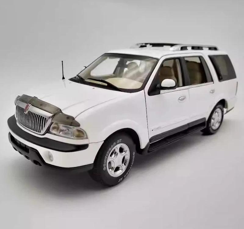 [Autoart] 1:18 Lincoln 2003 Navigator White Model Car Die-Cast