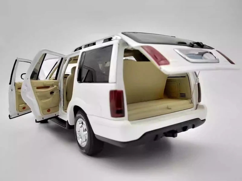 [Autoart] 1:18 Lincoln 2003 Navigator White Model Car Die-Cast