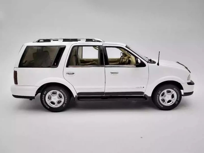 [Autoart] 1:18 Lincoln 2003 Navigator White Model Car Die-Cast