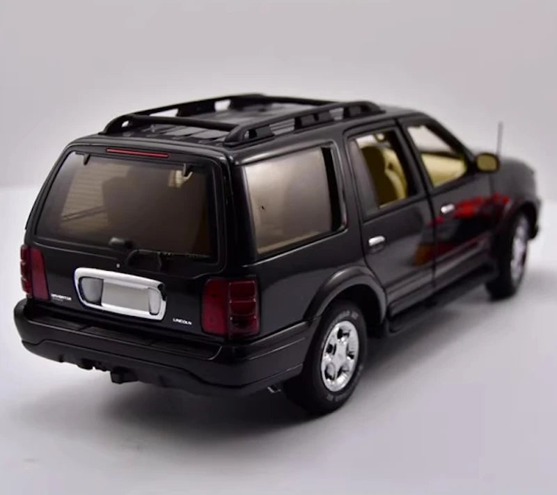 [Autoart] 1:18 Lincoln 2003 Navigator zwart modelauto Die-Cast