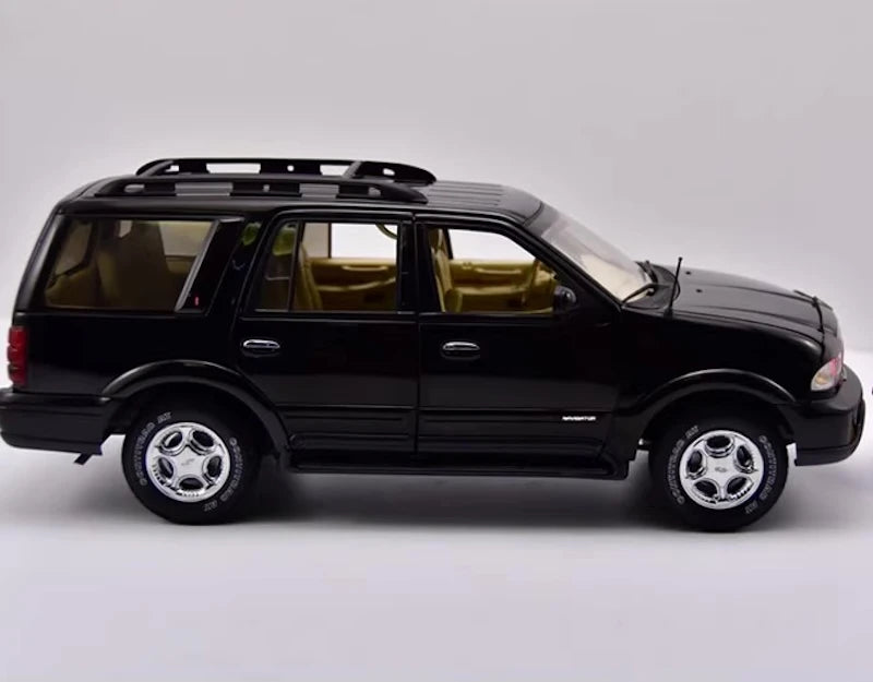 [Autoart] 1:18 Lincoln 2003 Navigator zwart modelauto Die-Cast
