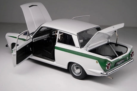 [AutoArt] 1:18 Lotus 1963 Cortina Mk1 White Model Car Die-Cast