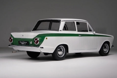 [AutoArt] 1:18 Lotus 1963 Cortina Mk1 White Model Car Die-Cast
