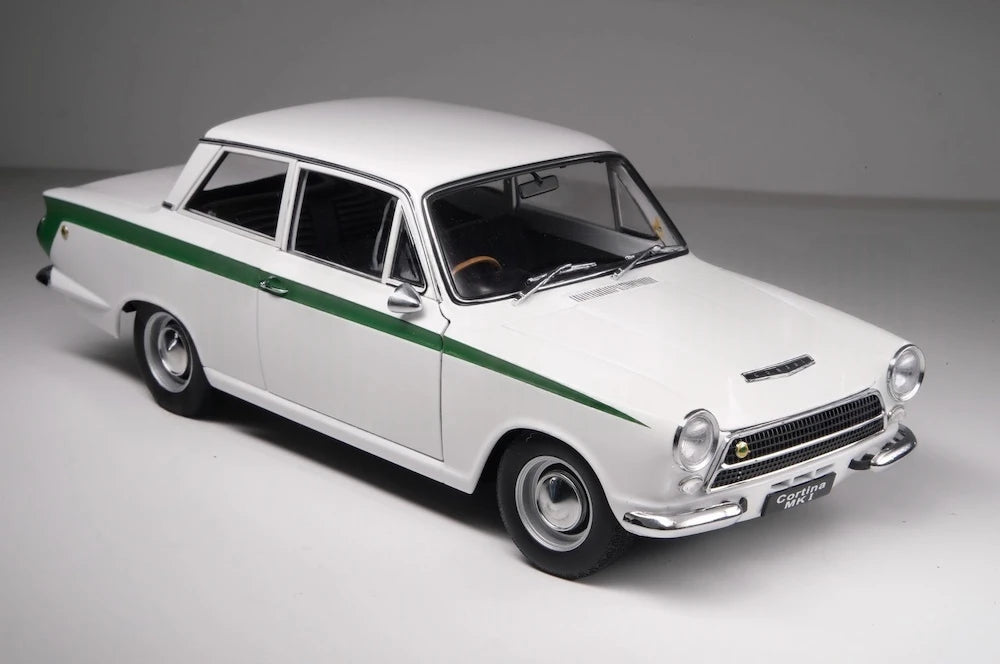 [AutoArt] 1:18 Lotus 1963 Cortina Mk1 bianco modellino di auto Die-Cast
