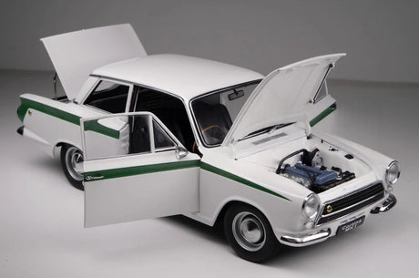 [AutoArt] 1:18 Lotus 1963 Cortina Mk1 White Model Car Die-Cast