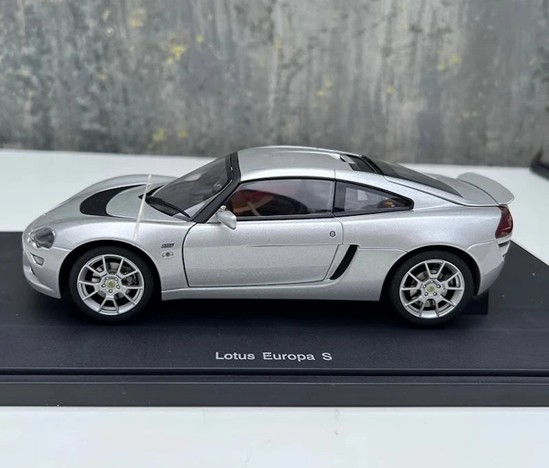 [AutoArt] 1:18 Lotus 2006 Europa S Silver Model Car Die-Cast