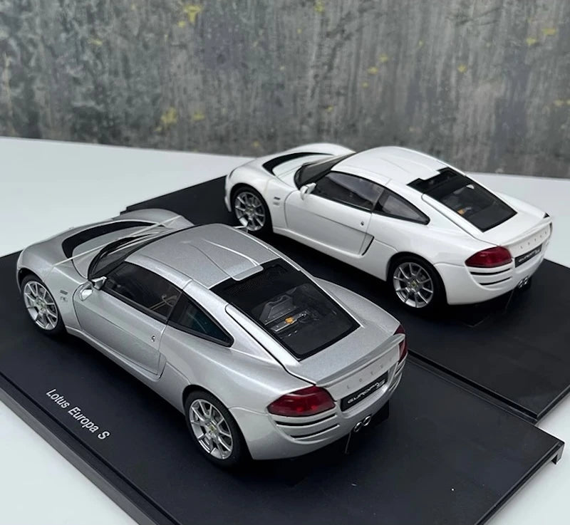 [AutoArt] 1:18 Lotus 2006 Europa S Silver Model Car Die-Cast