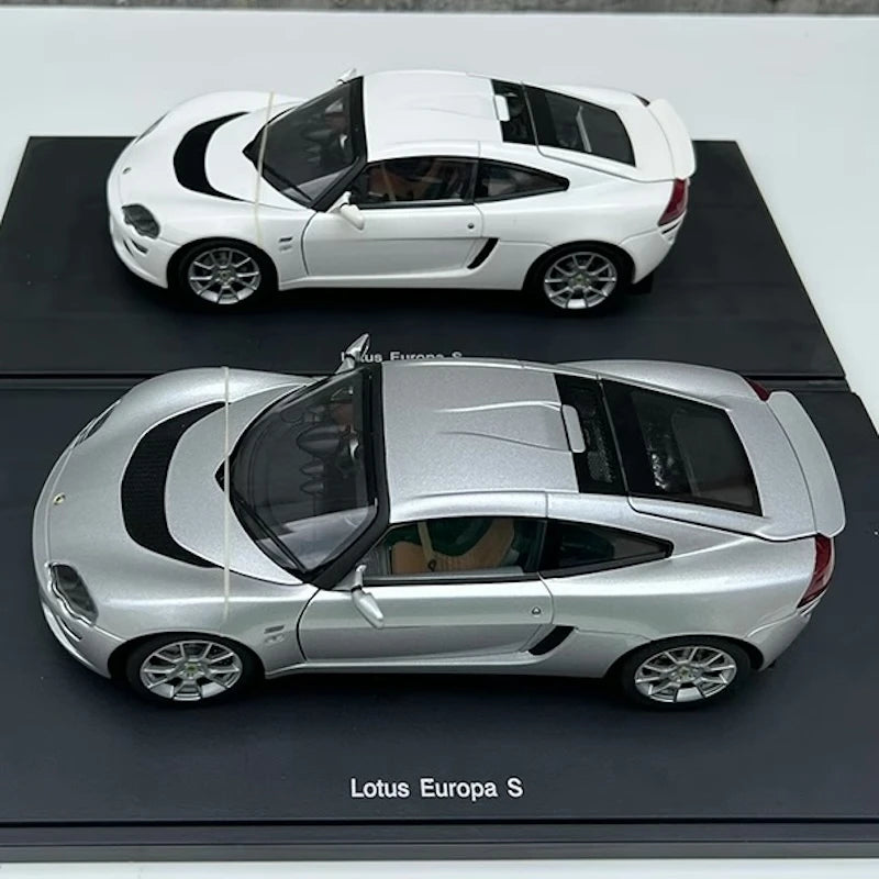 [AutoArt] 1:18 Lotus 2006 Europa S bianco modellino di auto Die-Cast
