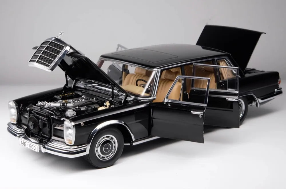 [AutoArt] 1:18 Mercedes-Benz 1963 600 Pullman W100 Black Model Car Die-Cast