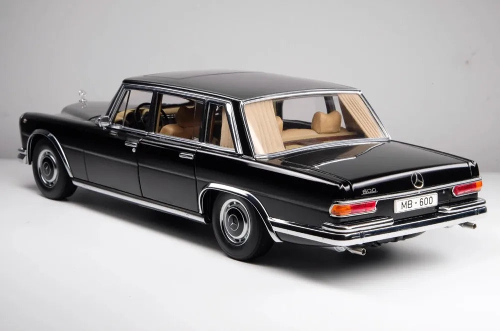 [AutoArt] 1:18 Mercedes-Benz 1963 600 Pullman W100 Black Model Car Die-Cast
