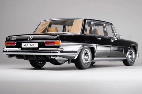 [AutoArt] 1:18 Mercedes-Benz 1963 600 Pullman W100 Black Model Car Die-Cast