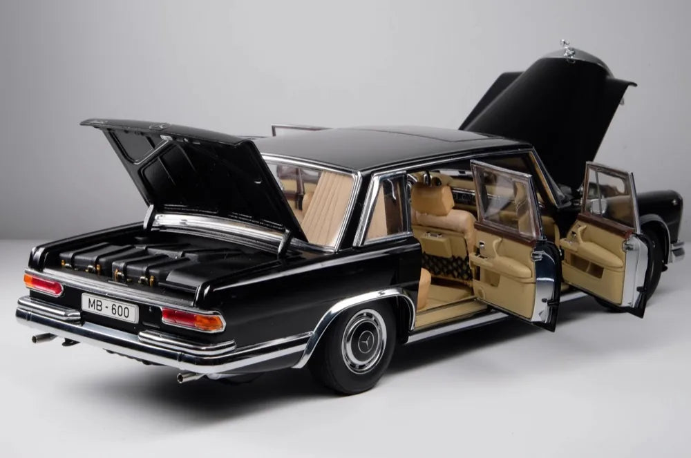 [AutoArt] 1:18 Mercedes-Benz 1963 600 Pullman W100 Black Model Car Die-Cast
