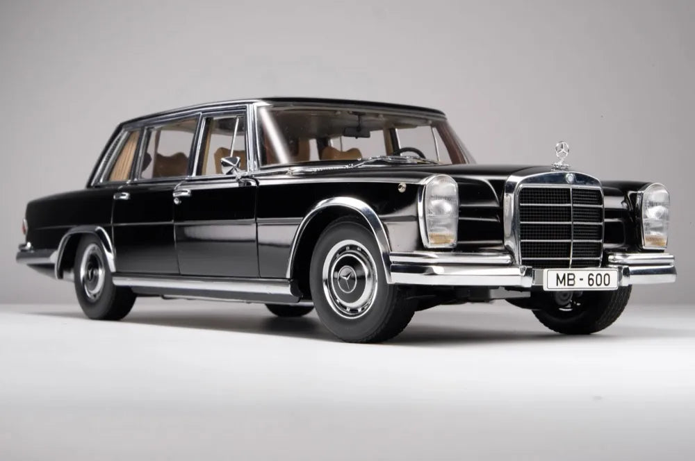 [AutoArt] 1:18 Mercedes-Benz 1963 600 Pullman W100 Black Model Car Die-Cast