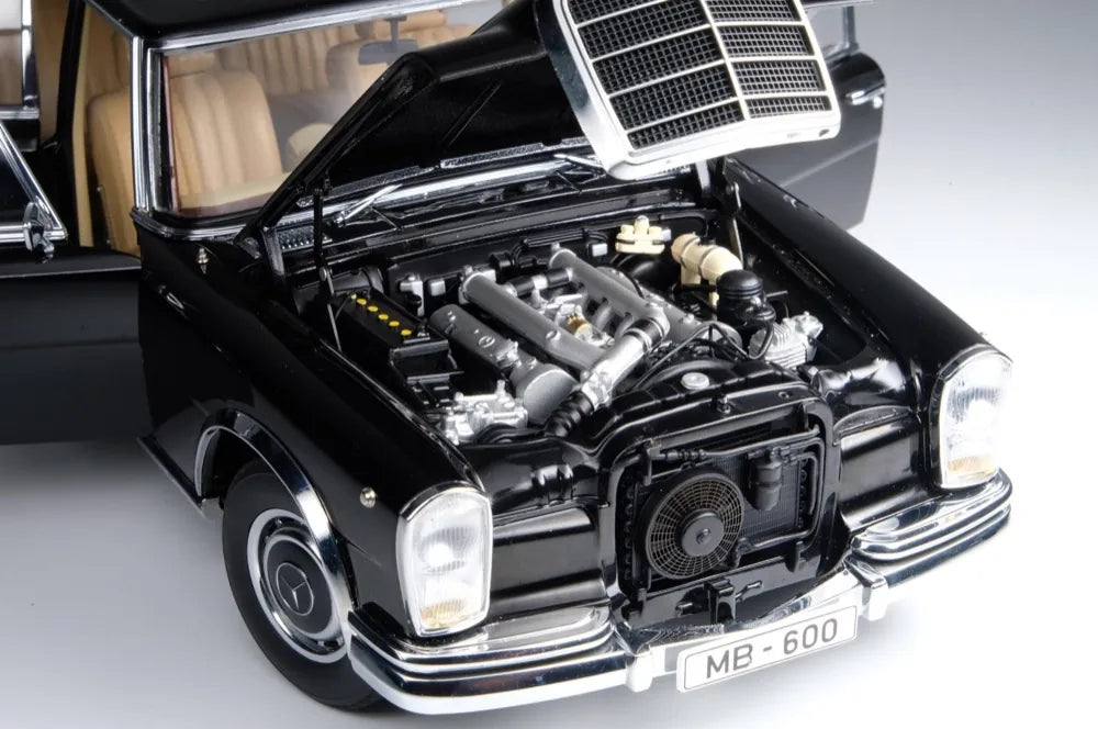 [AutoArt] 1:18 Mercedes-Benz 1963 600 Pullman W100 Black Model Car Die-Cast