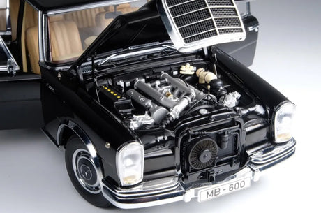 [AutoArt] 1:18 Mercedes-Benz 1963 600 Pullman W100 Black Model Car Die-Cast