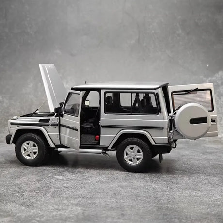 [AutoArt] 1:18 Mercedes-Benz 1998 G500 SWB Silver Model Car Die-Cast