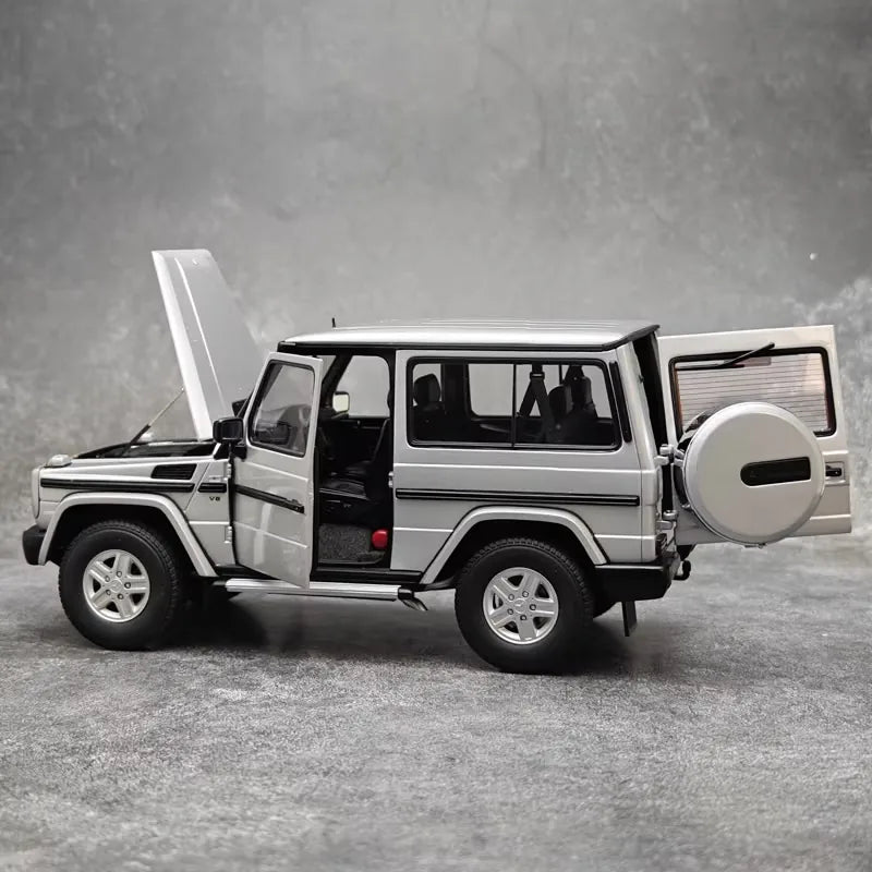 [AutoArt] 1:18 Mercedes-Benz 1998 G500 SWB Silver Model Car Die-Cast