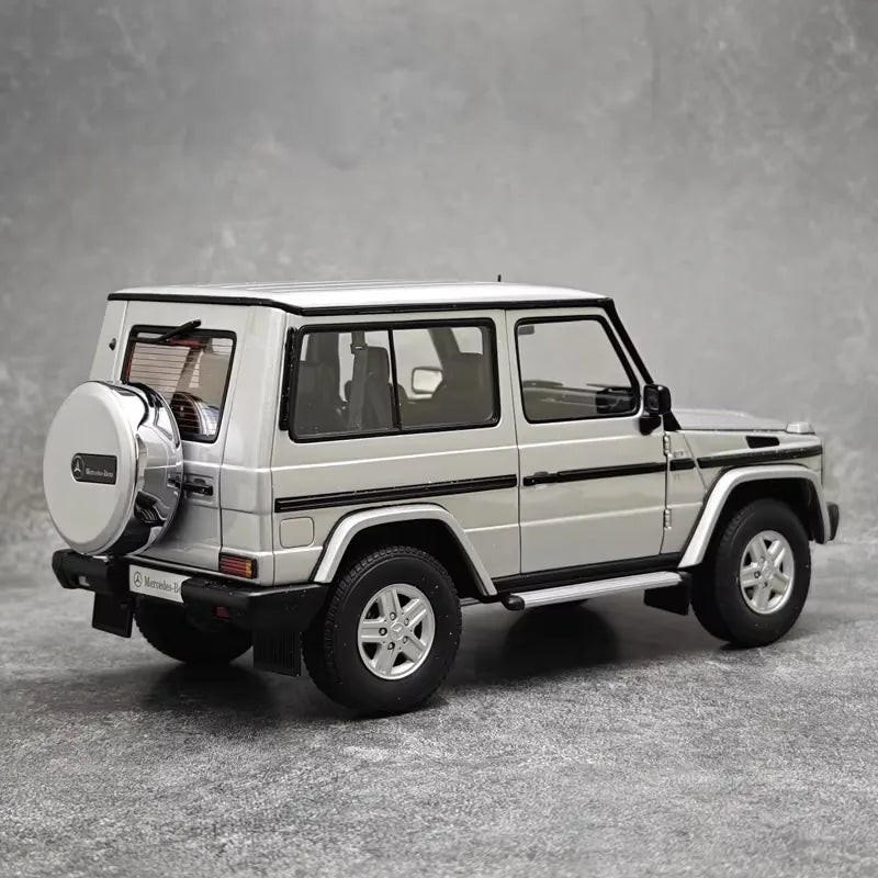 [AutoArt] 1:18 Mercedes-Benz 1998 G500 SWB Silver Model Car Die-Cast