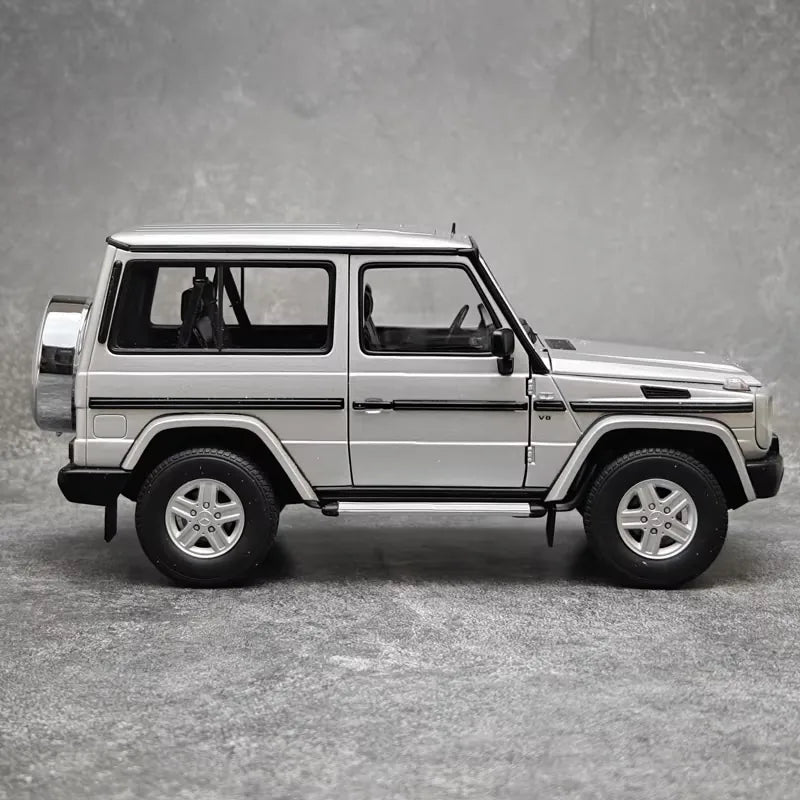 [AutoArt] 1:18 Mercedes-Benz 1998 G500 SWB Silver Model Car Die-Cast