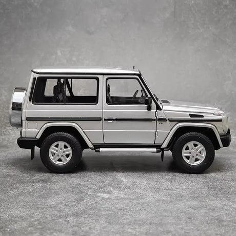 [AutoArt] 1:18 Mercedes-Benz 1998 G500 SWB Silver Model Car Die-Cast