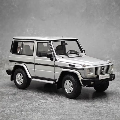 [AutoArt] 1:18 Mercedes-Benz 1998 G500 SWB Silver Model Car Die-Cast